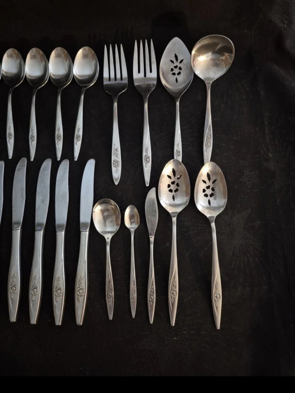 Oneida oneidacraft flatware lasting rose 33 piece lot silverware